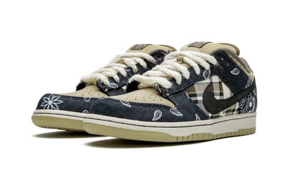 NIKE SB DUNK LOW 'TRAVIS SCOTT' Shoe Flyes