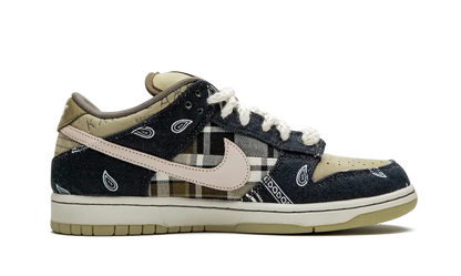 NIKE SB DUNK LOW 'TRAVIS SCOTT' Shoe Flyes