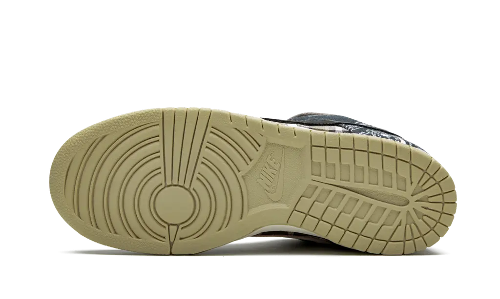 NIKE SB DUNK LOW 'TRAVIS SCOTT' Shoe Flyes