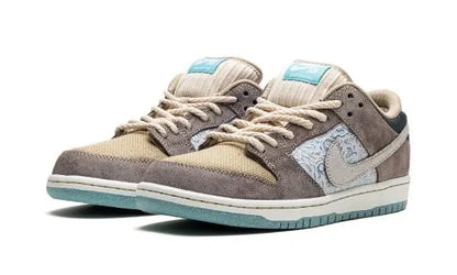 NIKE SB Dunk Low
"Big Money Savings" Shoe Flyes