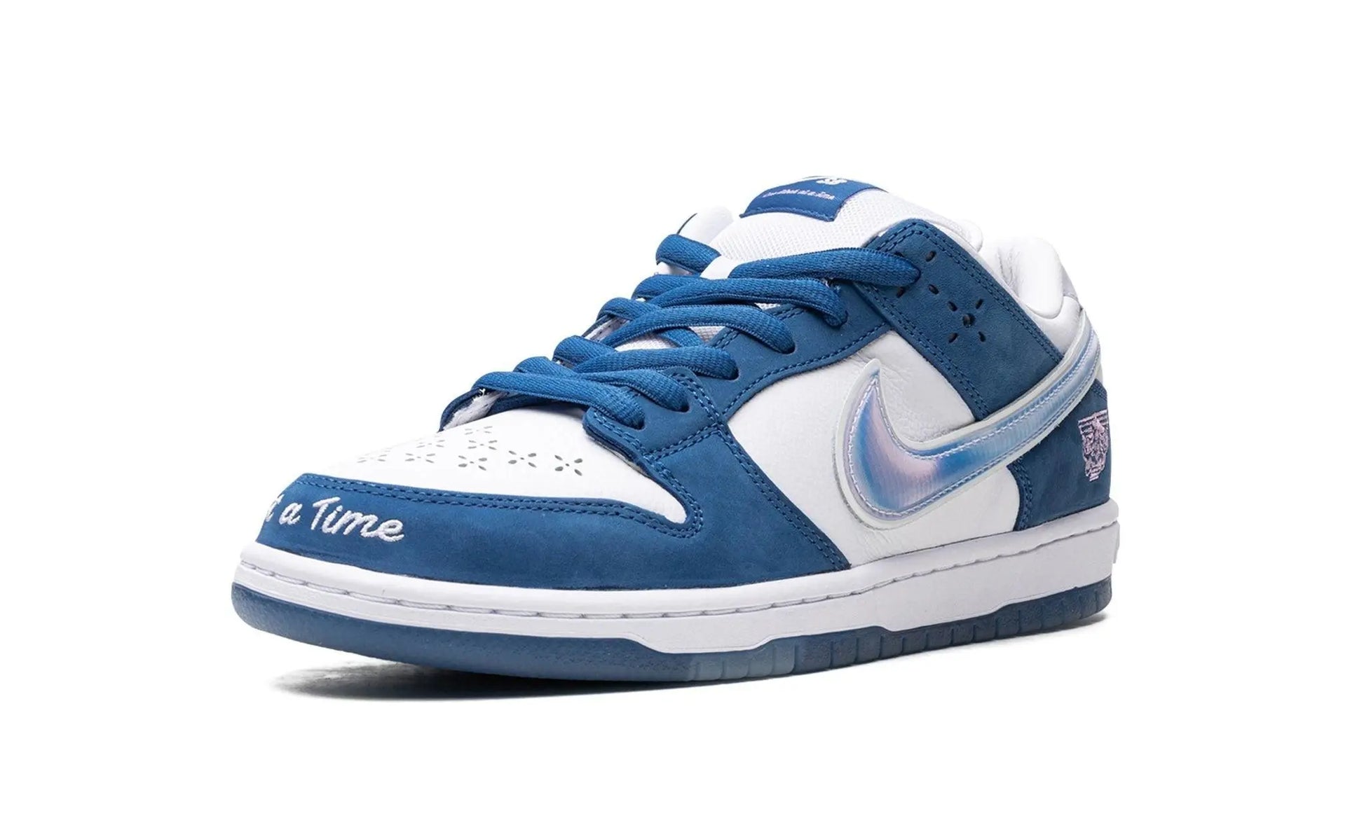 NIKE SB Dunk Low
"Born x Raised" Shoe Flyes