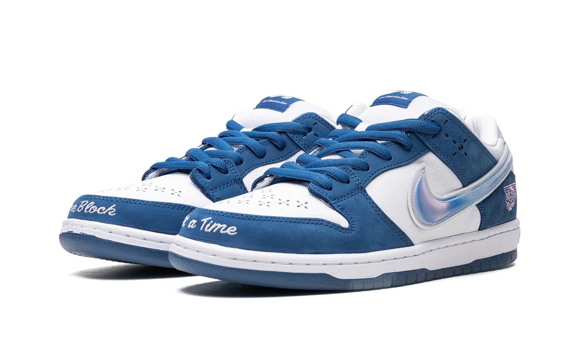 NIKE SB Dunk Low
"Born x Raised" Shoe Flyes
