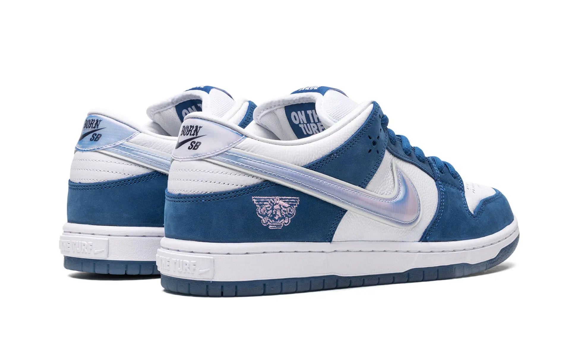 NIKE SB Dunk Low
"Born x Raised" Shoe Flyes