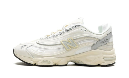 New Balance 1000
"Aime Leon Dore - White" Shoe Flyes