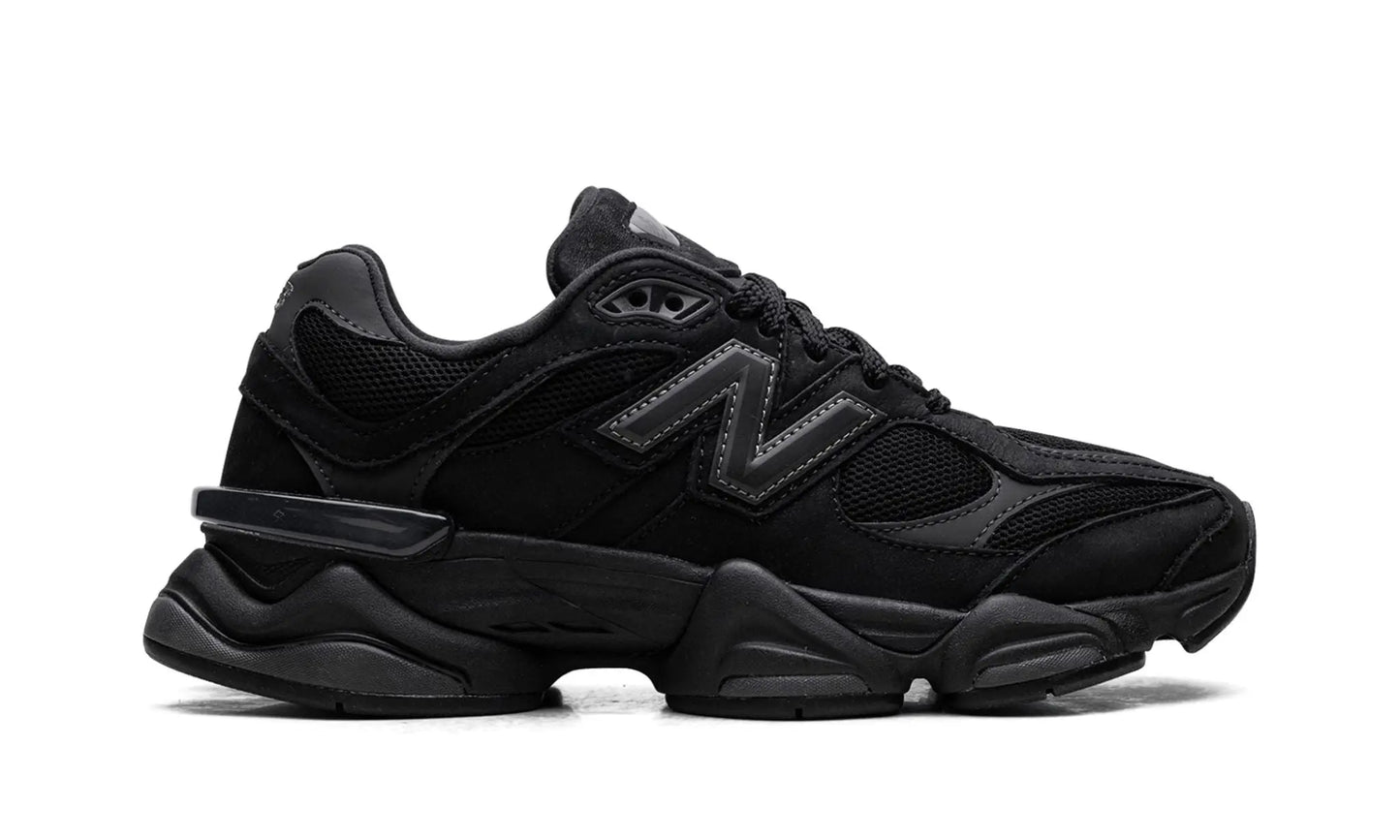 New Balance
9060
"Black Cement" Shoe Flyes