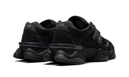 New Balance
9060
"Black Cement" Shoe Flyes