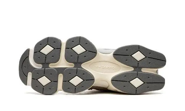 New Balance
9060
"Driftwood" Shoe Flyes