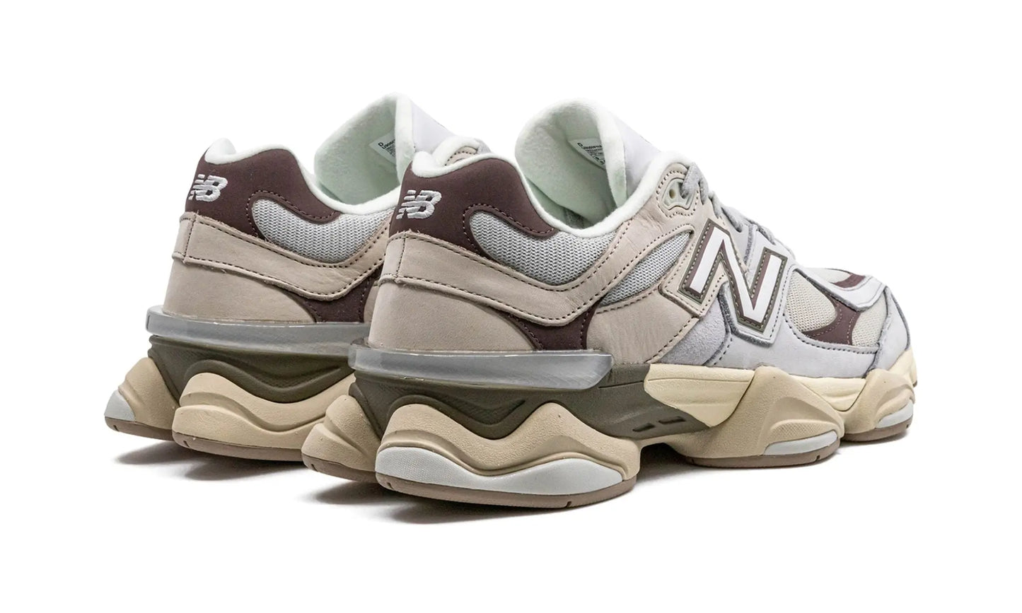 New Balance
9060
"Grey Matter / Timberwolf" Shoe Flyes