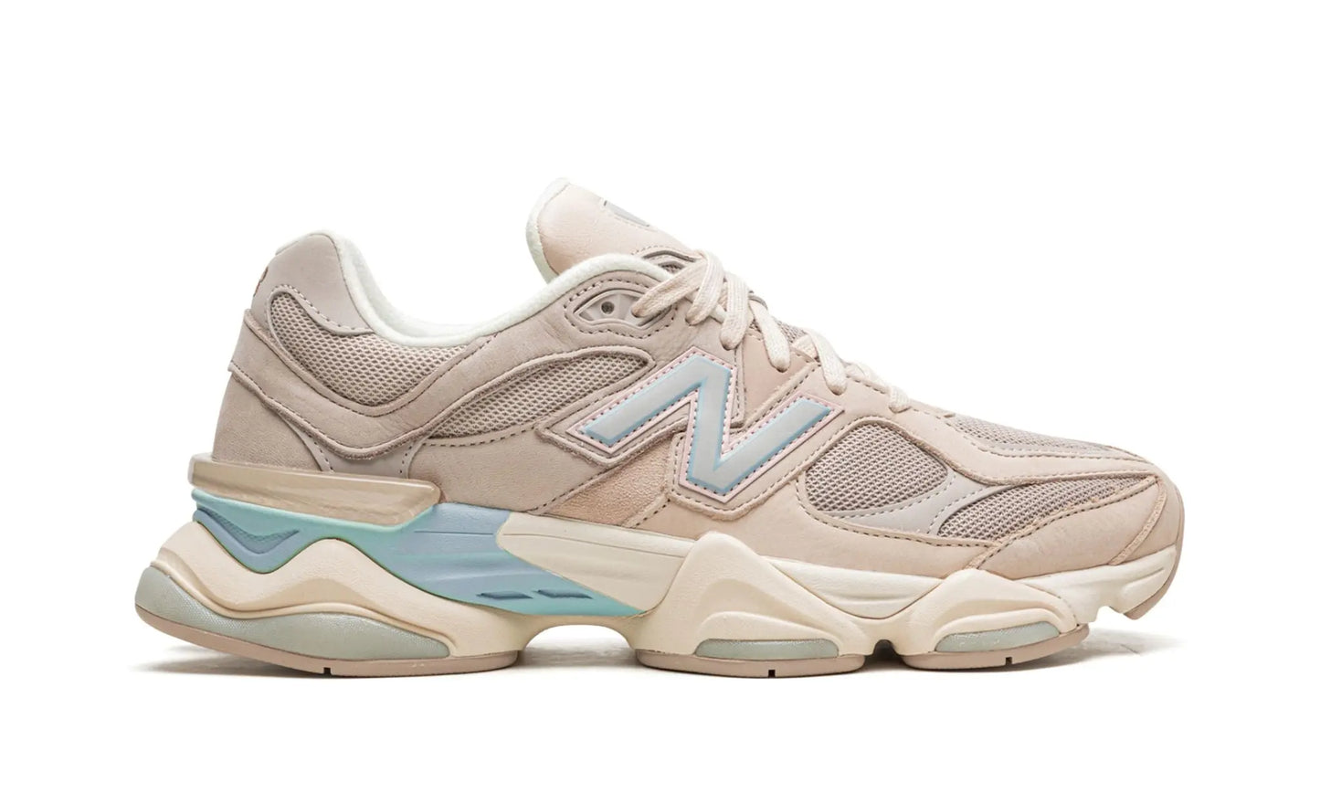 New Balance
9060
"Ivory" Shoe Flyes