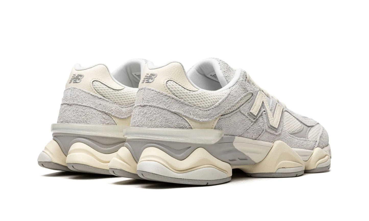 New Balance
9060
"Quartz Grey" Shoe Flyes