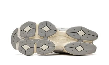 New Balance
9060
"Quartz Grey" Shoe Flyes