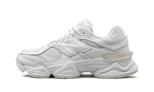 New Balance
9060
"TRIPLE WHITE" Shoe Flyes