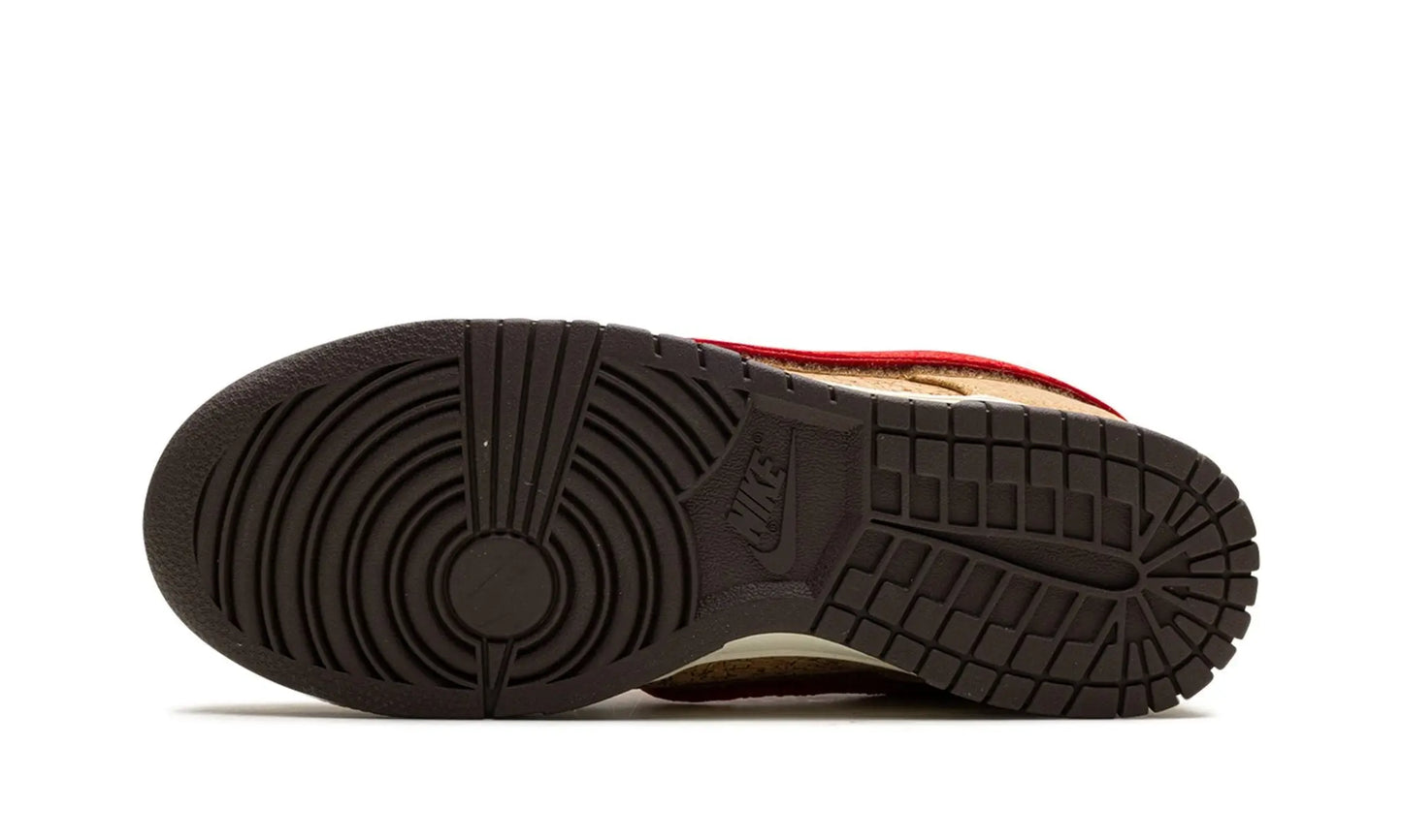 Nike Dunk Low SP
"CLOT Cork" Shoe Flyes