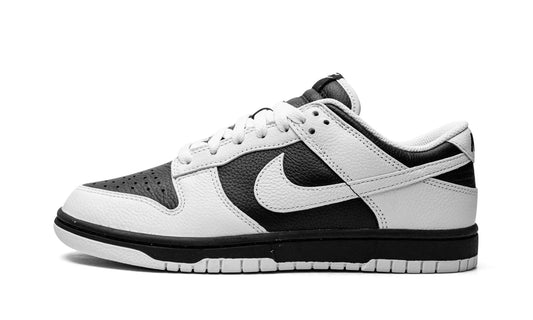 Nike
Dunk Low
"Reverse Panda" Shoe Flyes