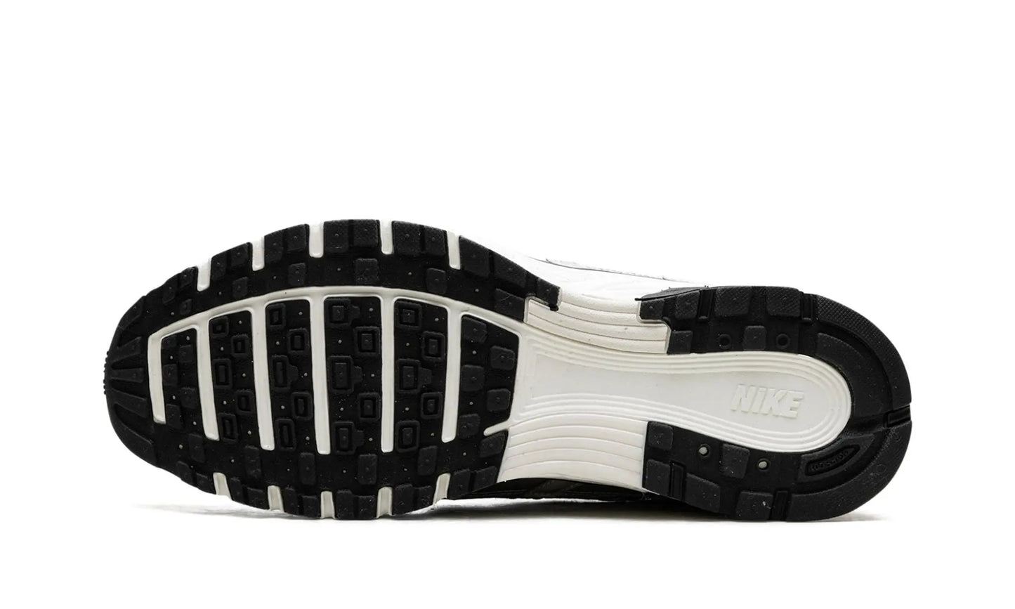 Nike
P-6000
"Metallic Silver" Shoe Flyes