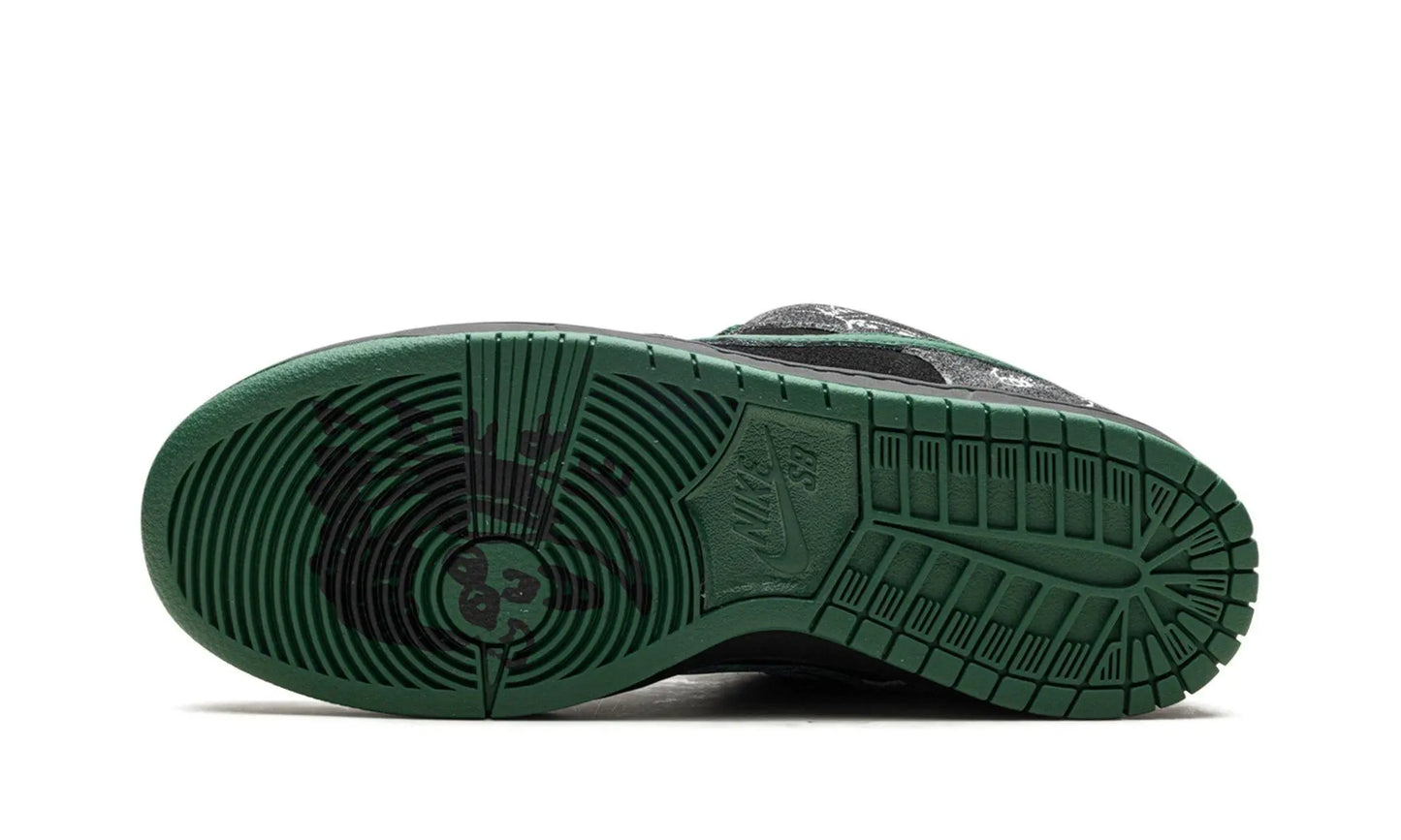 Nike
SB Dunk Low
"There Skateboards" Shoe Flyes