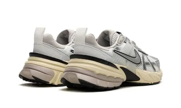 Nike
V2K RUN
"Metallic Silver" Shoe Flyes