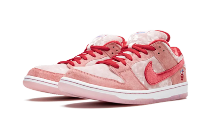 SB DUNK LOW PRO
"STRANGELOVE" Shoe Flyes
