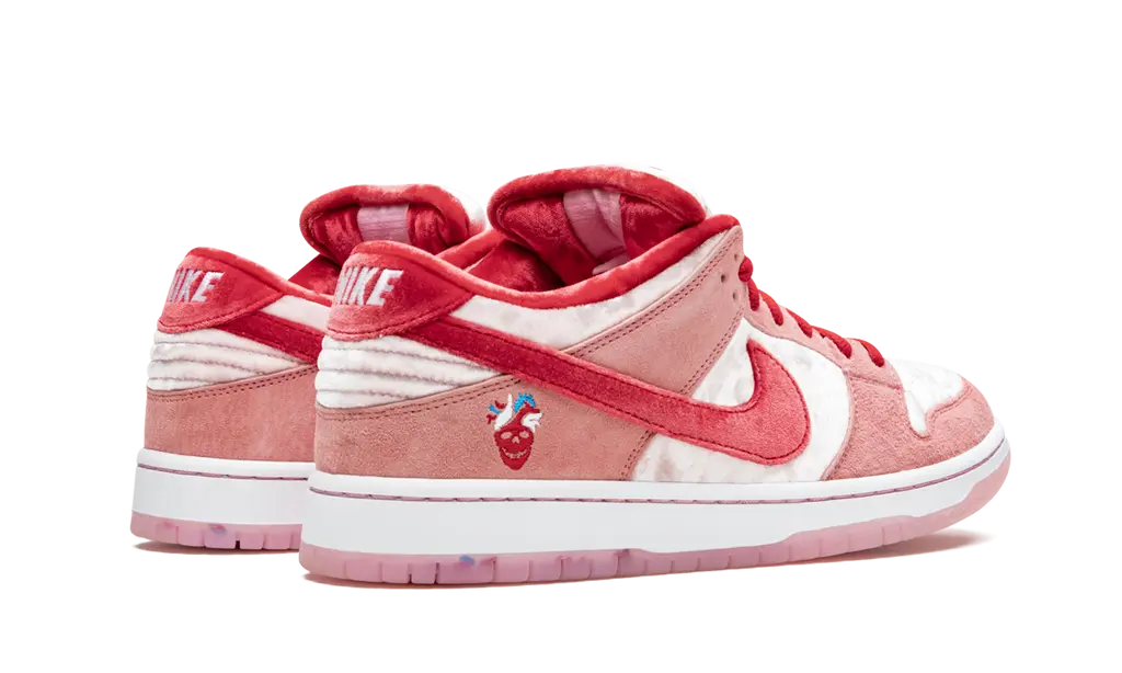 SB DUNK LOW PRO
"STRANGELOVE" Shoe Flyes