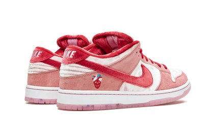 SB DUNK LOW PRO
"STRANGELOVE" Shoe Flyes