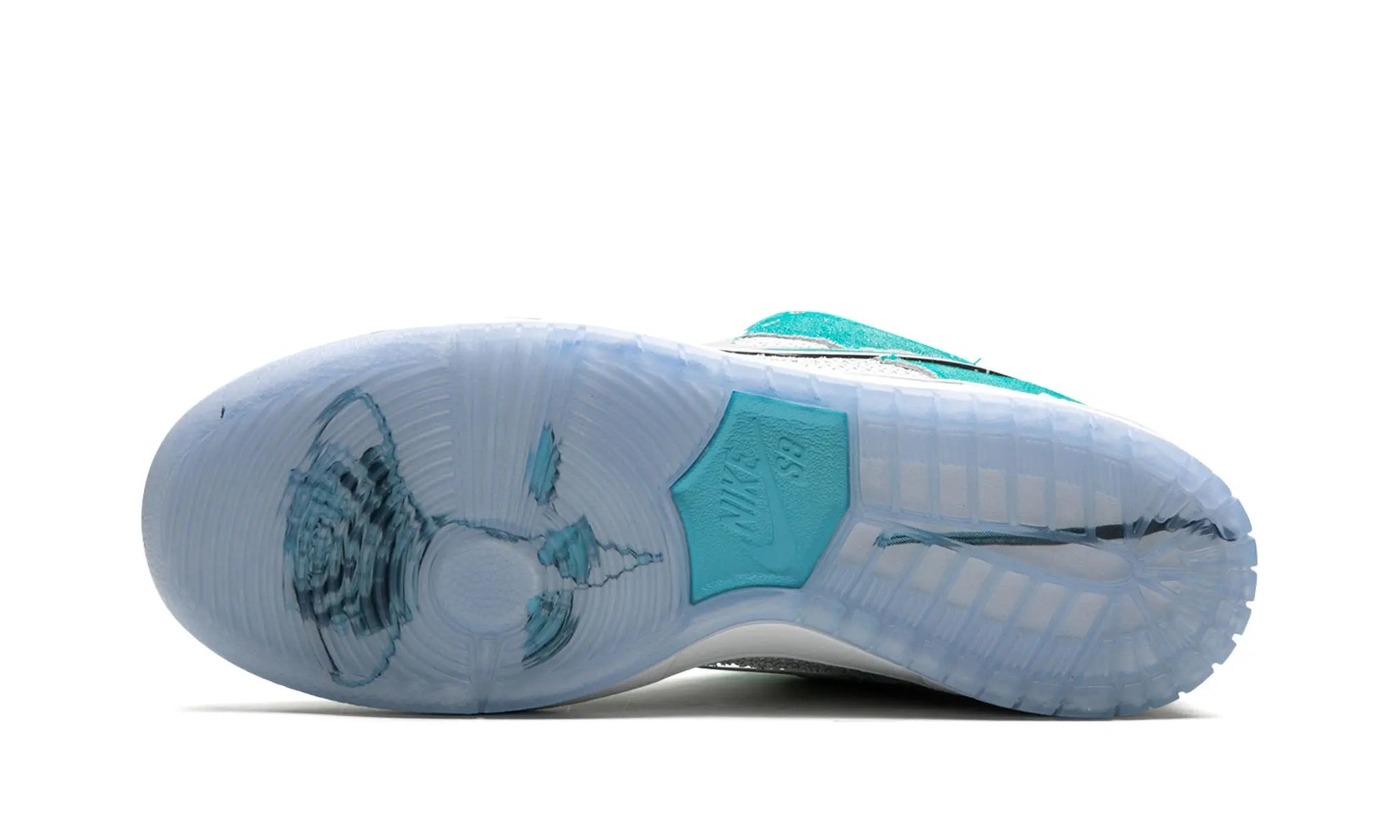 SB Dunk Low Pro QS
"April Skateboards" Shoe Flyes