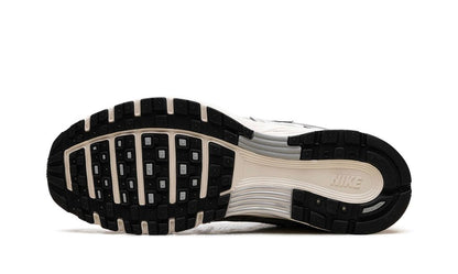 NIKE P-6000
"WHITE METALLIC SILVER FLAT SILVER BLACK"