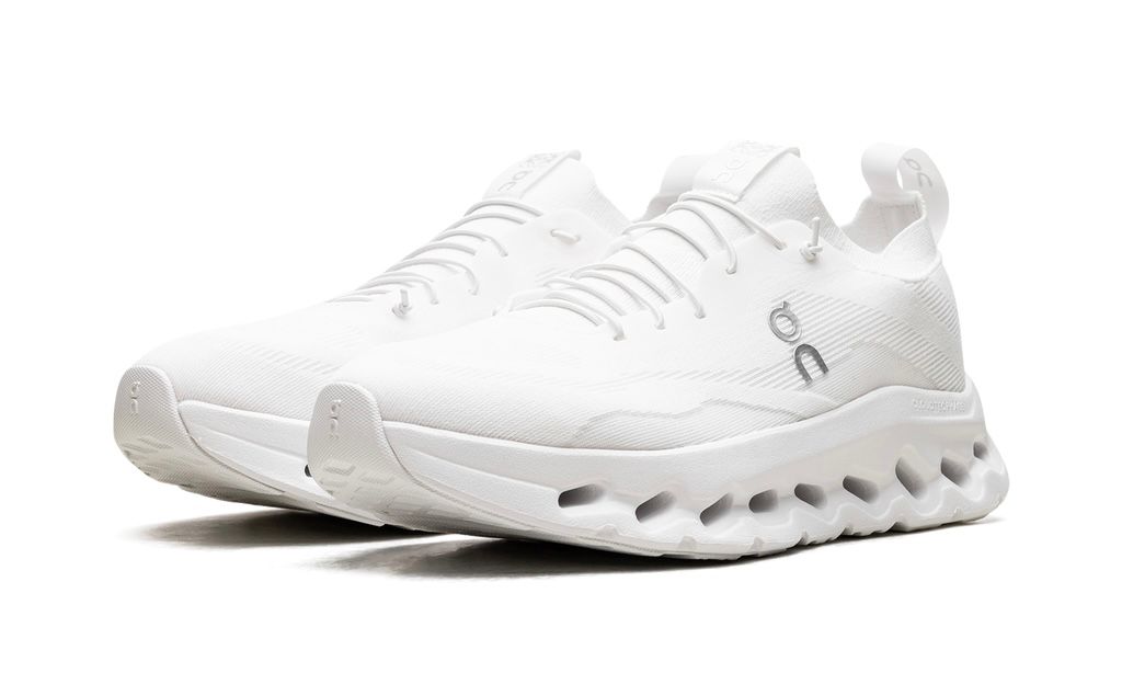 ON RUNNING
CLOUDTILT
"LOEWE ALL WHITE"