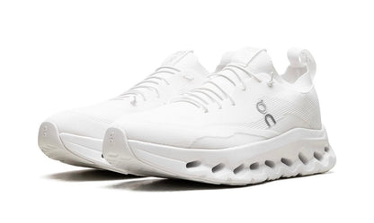ON RUNNING
CLOUDTILT
"LOEWE ALL WHITE"