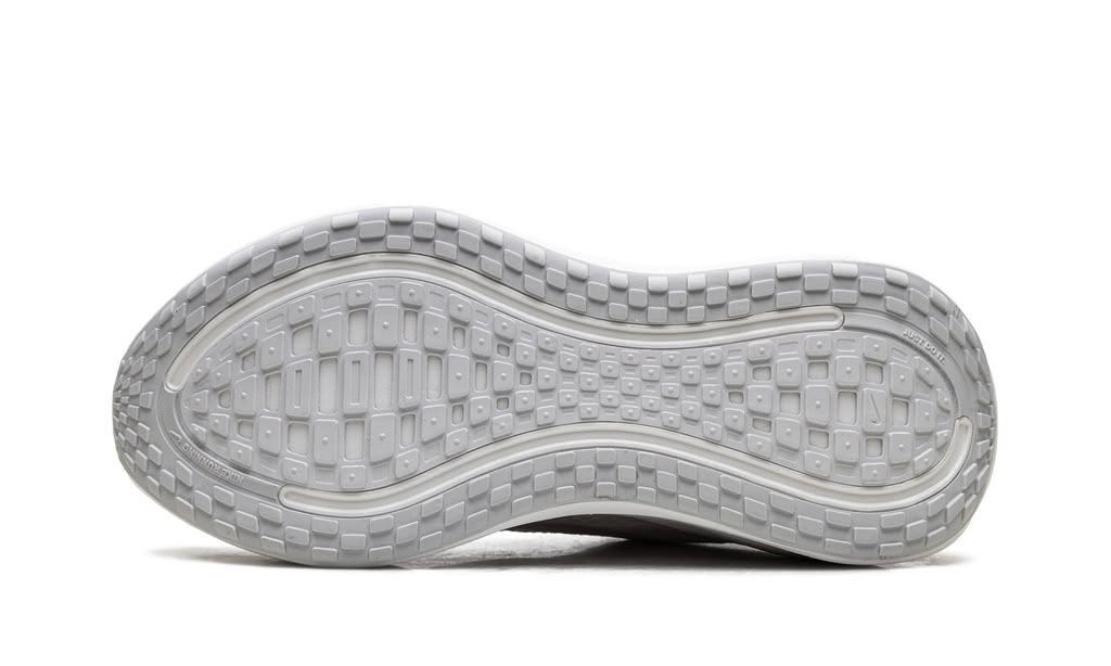 NIKE VOMERO PLUS
"TRIPLE WHITE"