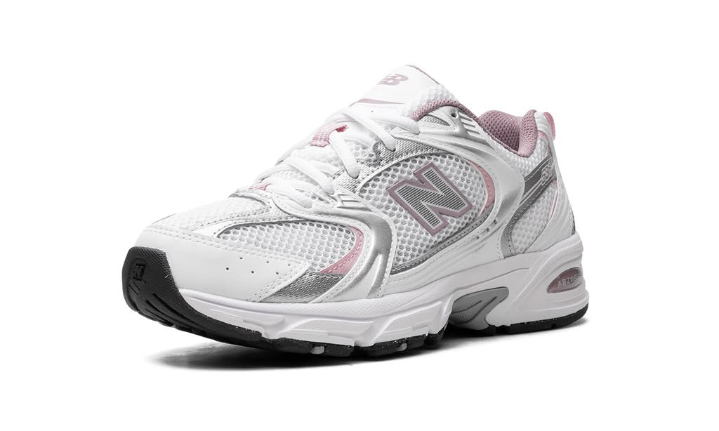 NEW BALANCE
530
"WHITE/SILVER METALIC/ICE WINE/MID CENTURY PIN"