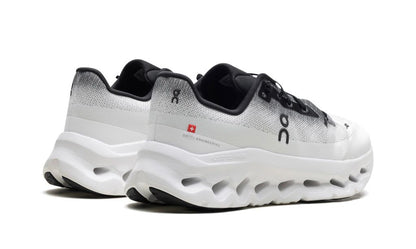 ON RUNNING
CLOUDTILT
"BLACK | IVORY"