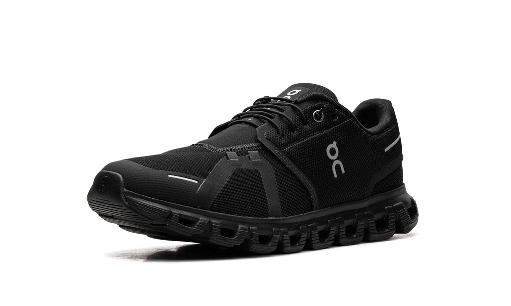 ON RUNNING
CLOUD 6
"TRIPLE BLACK"