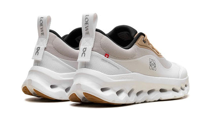 ON RUNNING
CLOUDTILT 2
"LOEWE TAN WHITE GUM"