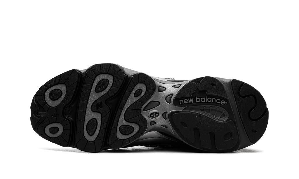 NEW BALANCE
1000
"BLACK SILVER METALLIC"