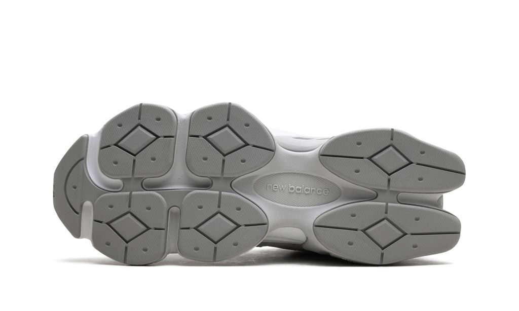 NEW BALANCE
9060
"SILVER METALLIC GREY"
