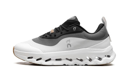 ON RUNNING
CLOUDTILT 2
"LOEWE - BLACK WHITE"