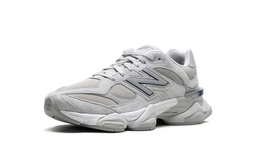 NEW BALANCE
9060
"SILVER METALLIC GREY"