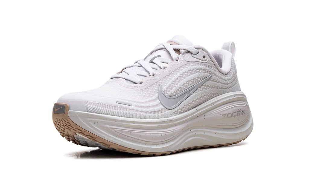 NIKE
VOMERO PLUS
"SPECKLE VAST GREY WOLF GREY"