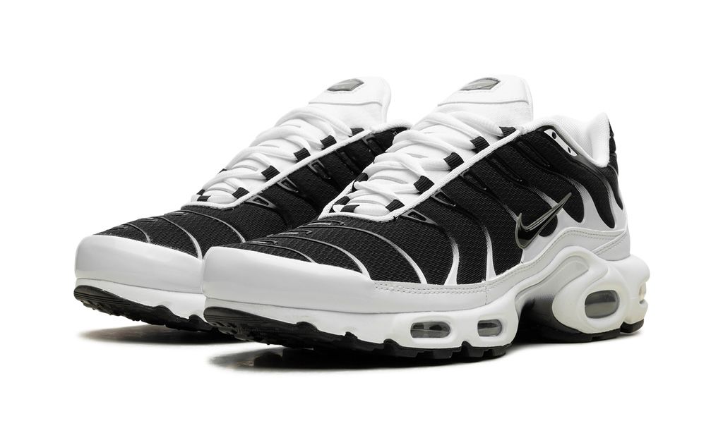 NIKE
AIR MAX PLUS
"BLACK / WHITE"