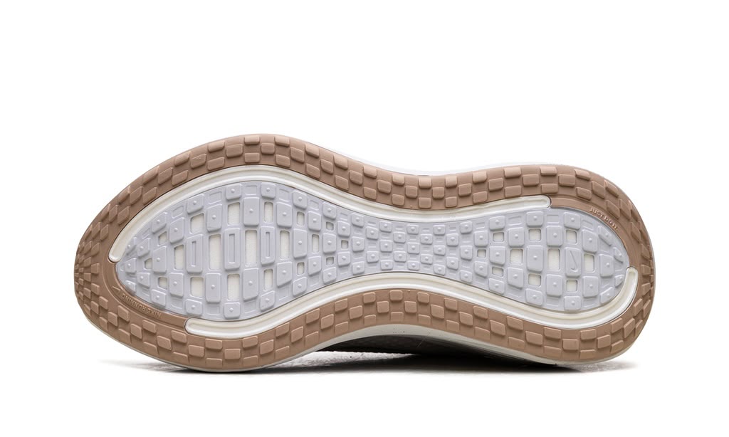 NIKE
VOMERO PLUS
"SPECKLE VAST GREY WOLF GREY"