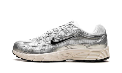 NIKE P-6000
"WHITE METALLIC SILVER FLAT SILVER BLACK"