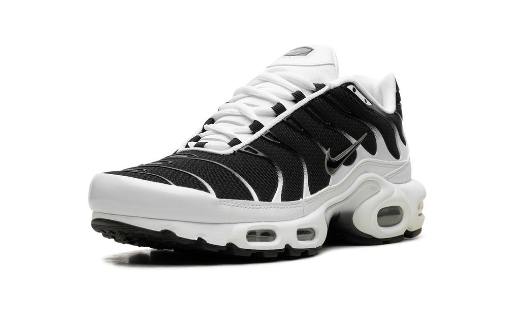 NIKE
AIR MAX PLUS
"BLACK / WHITE"