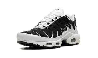 NIKE
AIR MAX PLUS
"BLACK / WHITE"