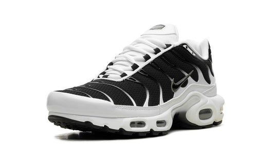 NIKE
AIR MAX PLUS
"BLACK / WHITE"