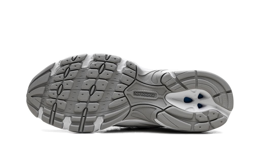 NEW BALANCE
740
"WHITE SILVER"