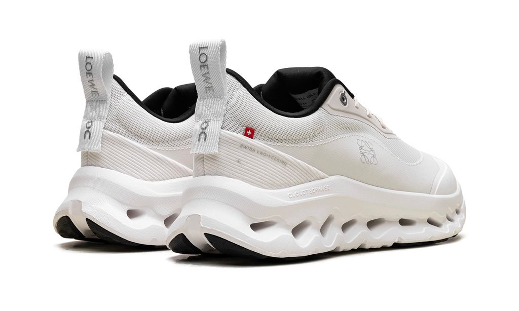 ON RUNNING
CLOUDTILT 2
"LOEWE - SAND WHITE"