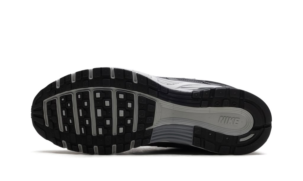 NIKE
P-6000
"ANTHRACITE SMOKE GREY"