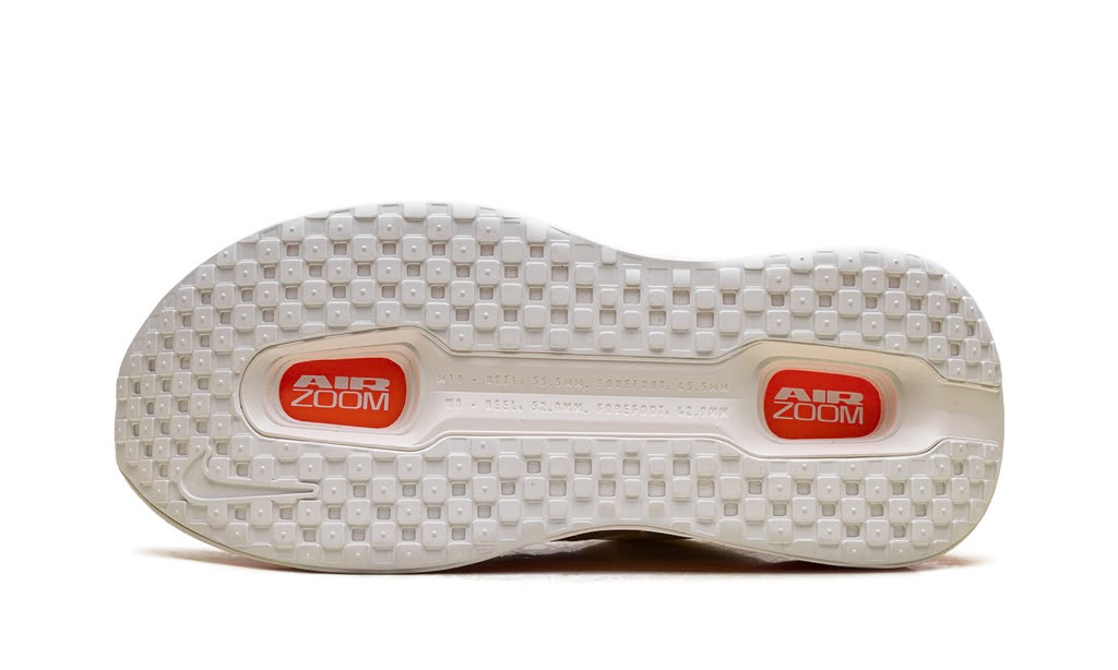 NIKE
NIKE VOMERO PREMIUM
"SAIL / COCONUT MILK"