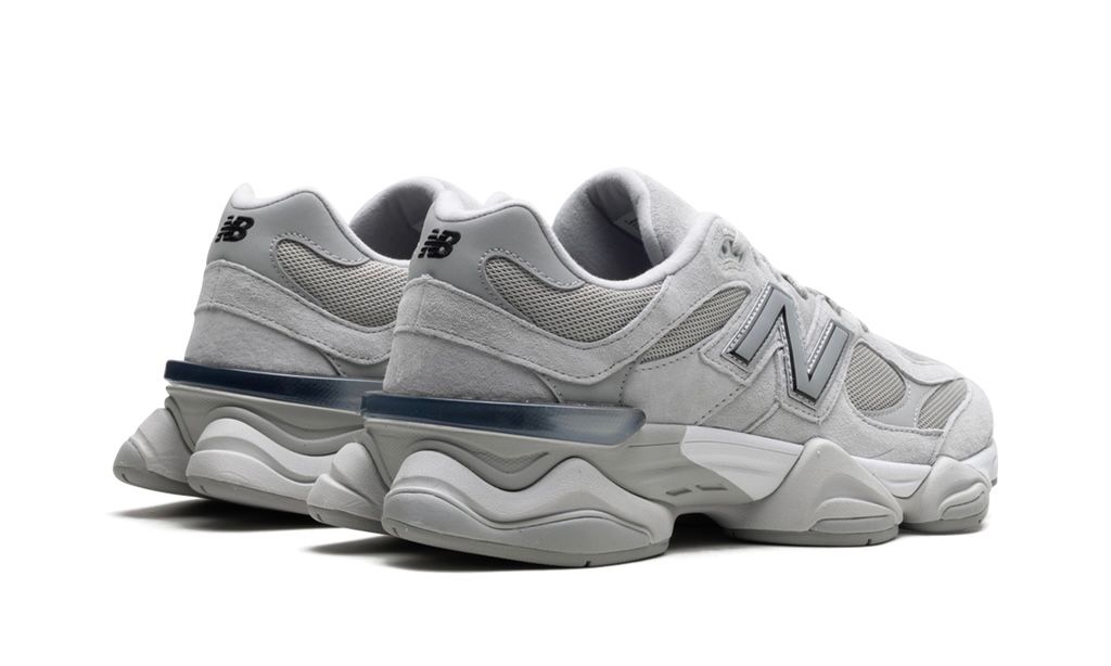 NEW BALANCE
9060
"SILVER METALLIC GREY"