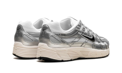 NIKE P-6000
"WHITE METALLIC SILVER FLAT SILVER BLACK"